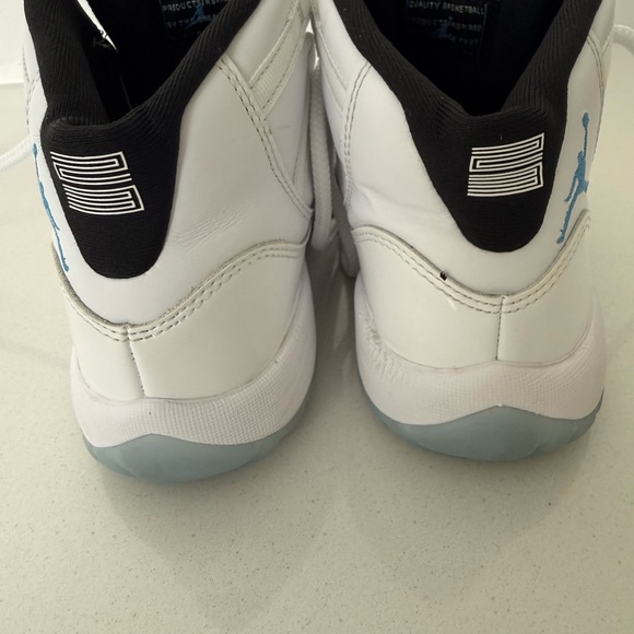 Aid Jordan Retro 11 Youth White and Blue Sneakers - Size 5 - Picture 2 of 10
